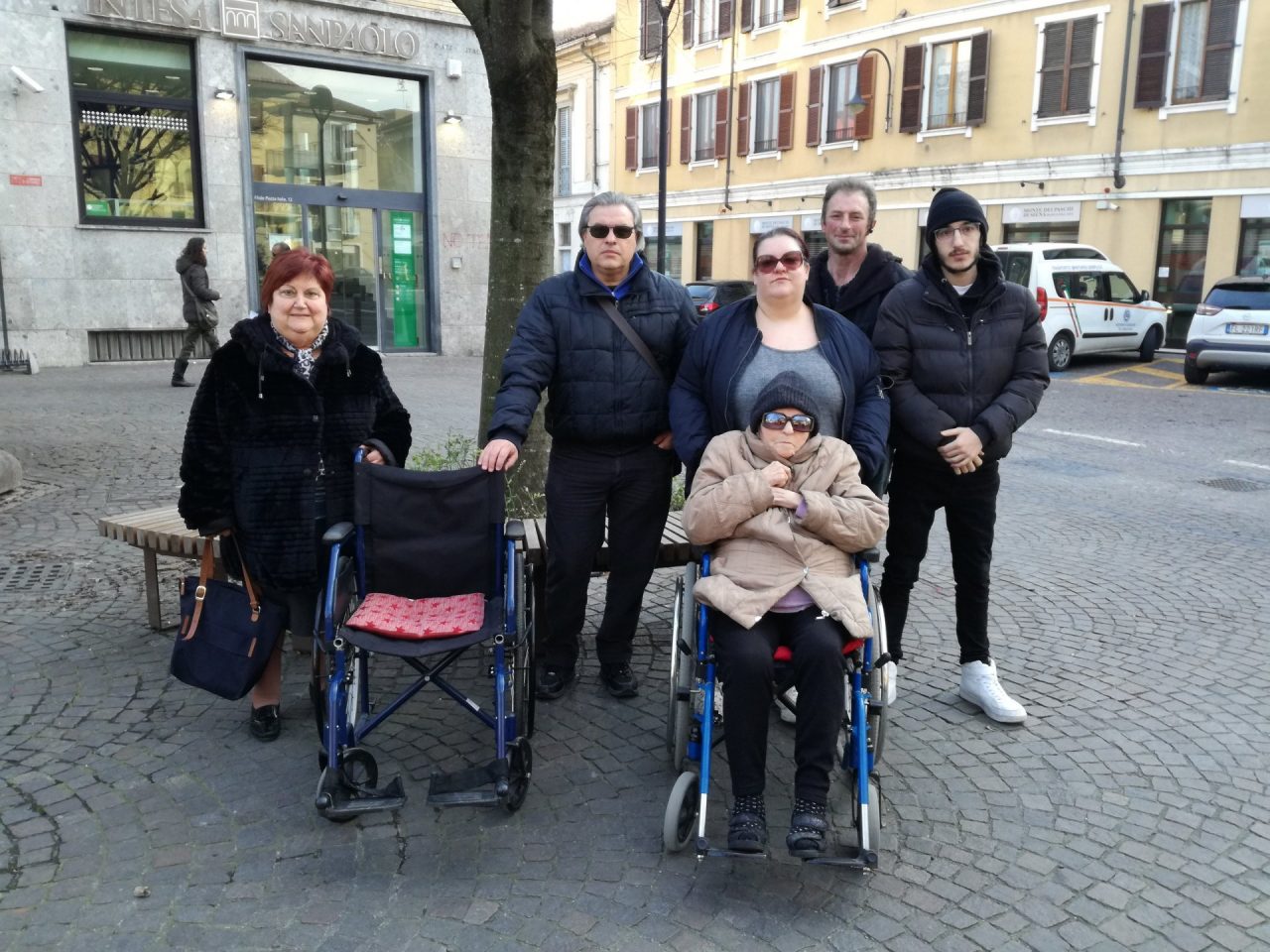 Una piazza “vietata” alle persone in carrozzina