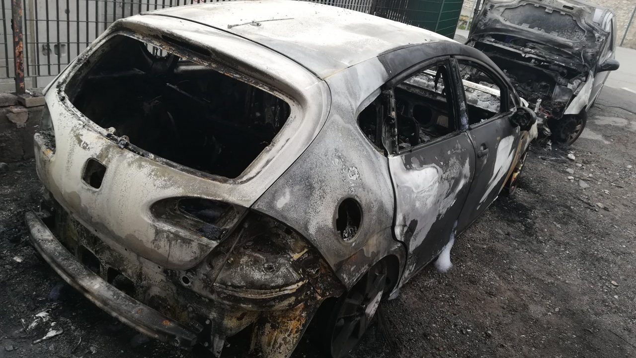 a fuoco due auto