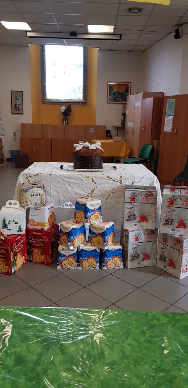 Panettoni benedetti a Trezzo