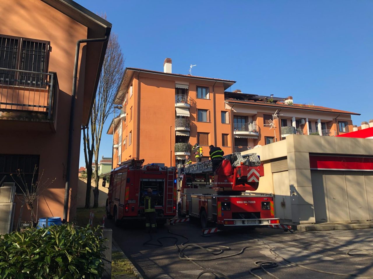 Principio d’incendio in casa a Cernusco