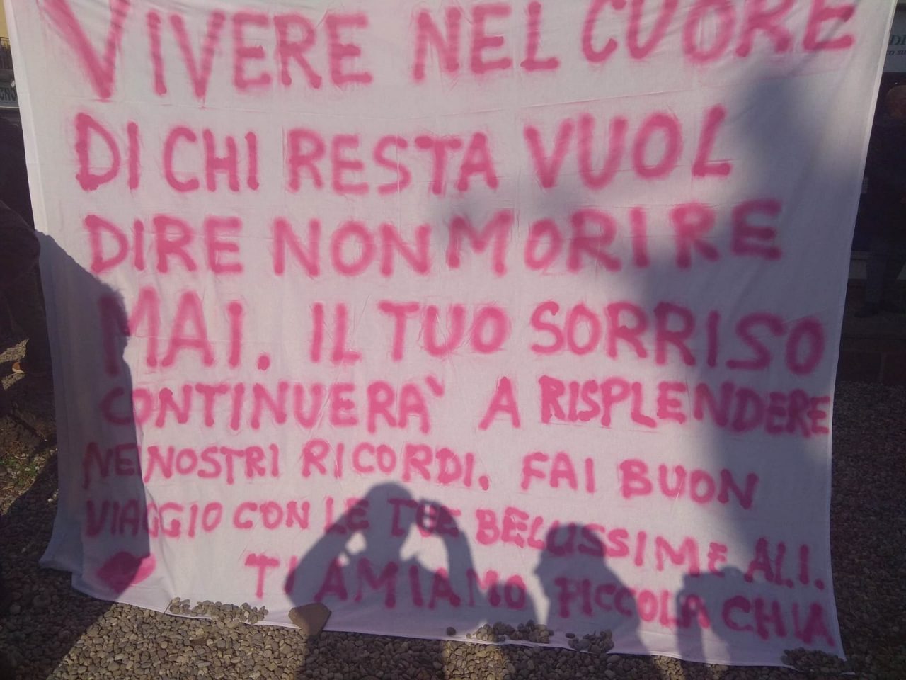 Vignate funerali di chiara venuti mosrta in un frontale sulla 2p 161