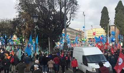 Sindacati uniti in piazza a Roma: in 2200 da Milano VIDEO