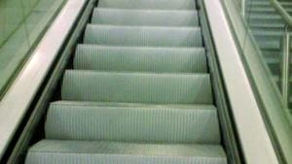 Cede scala mobile a Loreto, paura in metropolitana
