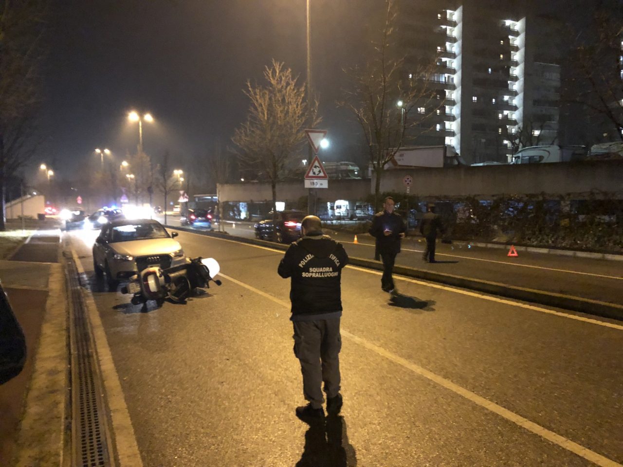 Spara colpi di pistola contro una vetrina, fermato dalla Polizia FOTO