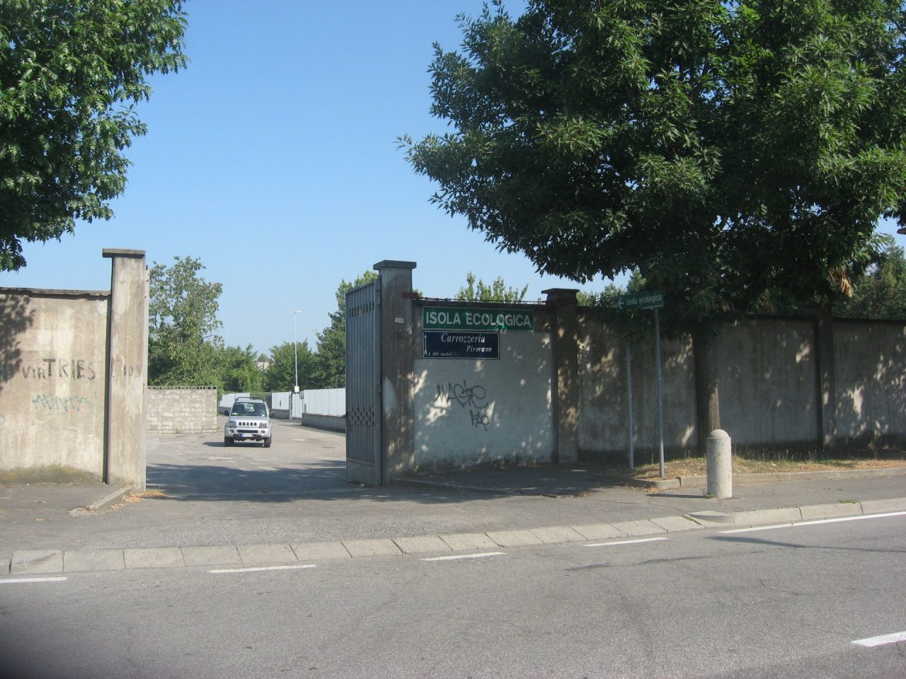 Operatore ecologico sputa su un utente, cacciato