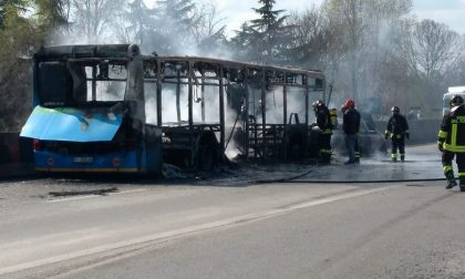 Autobus incendiato, le reazioni della politica da Regione Lombardia