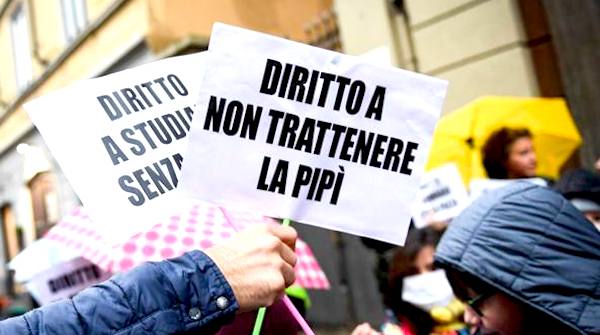 Bambini schedati per andare in bagno a scuola: polemiche a Milano