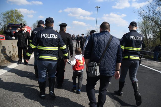Terrore sul bus dei bambini: voleva fare una strage FOTO E VIDEO