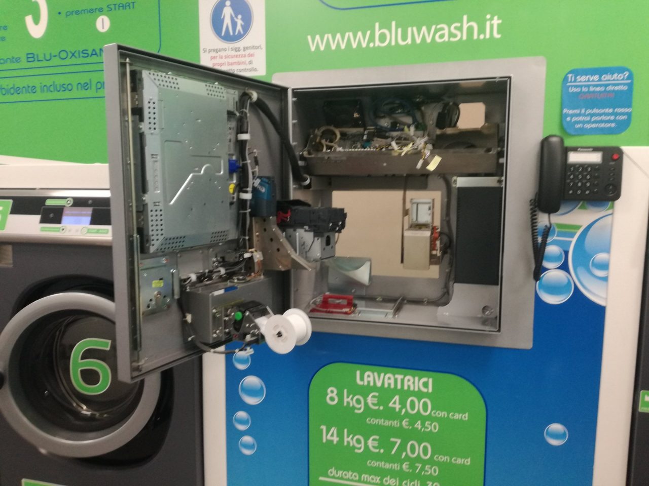 Negoziante costretto a chiudere dopo il furto