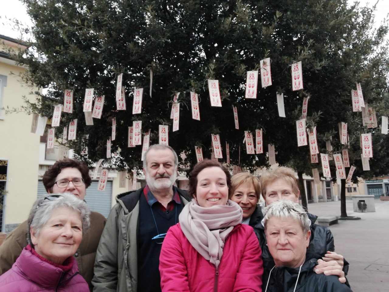 A Carugate installazione artistica contro la violenza sulle donne