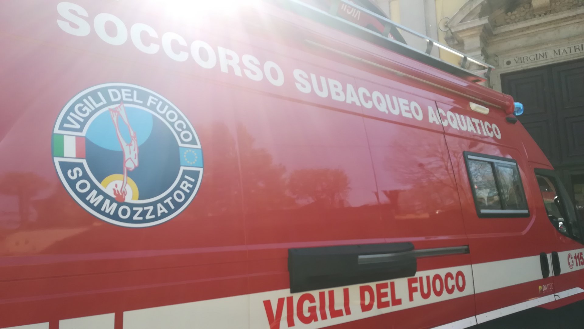 Pompieri del reparto sommozzatori della caserma di Milano