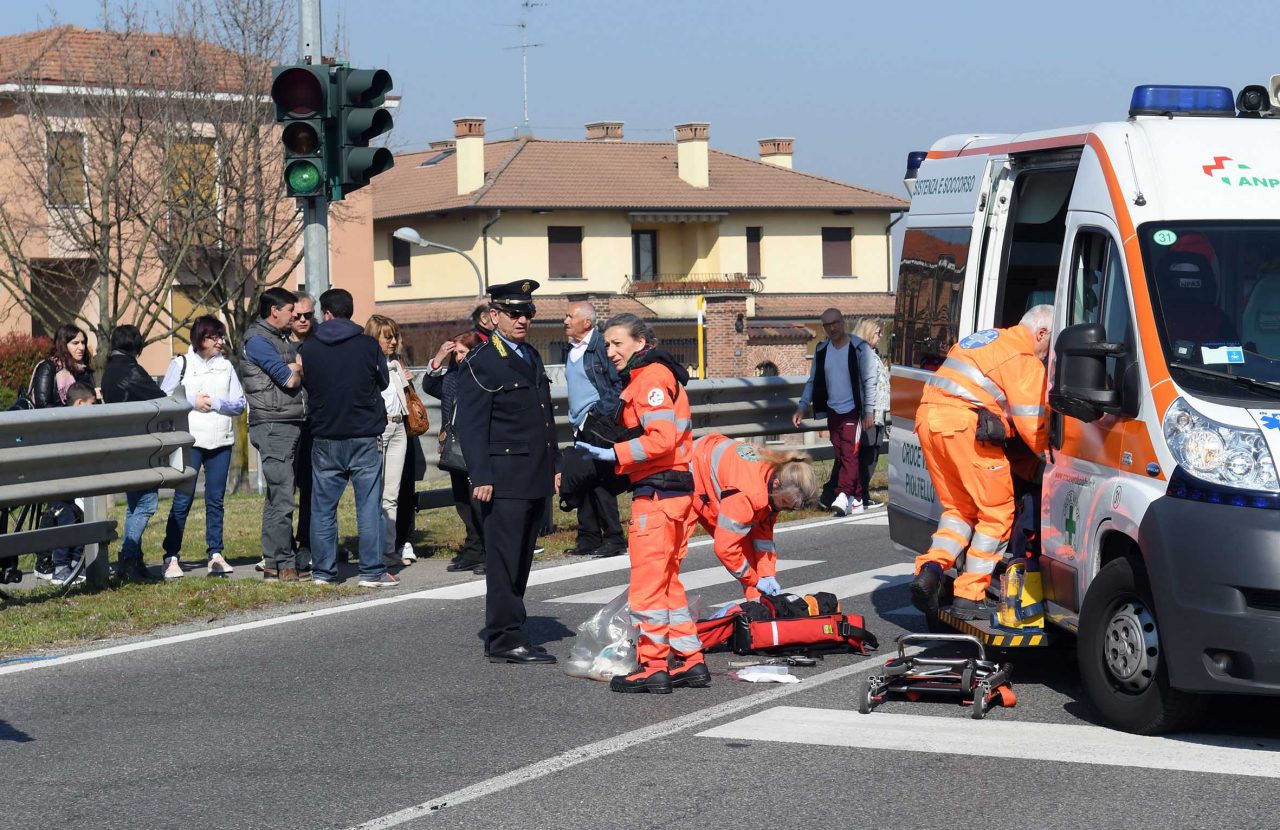Marito e moglie investiti a Pioltello, lei non ce l’ha fatta