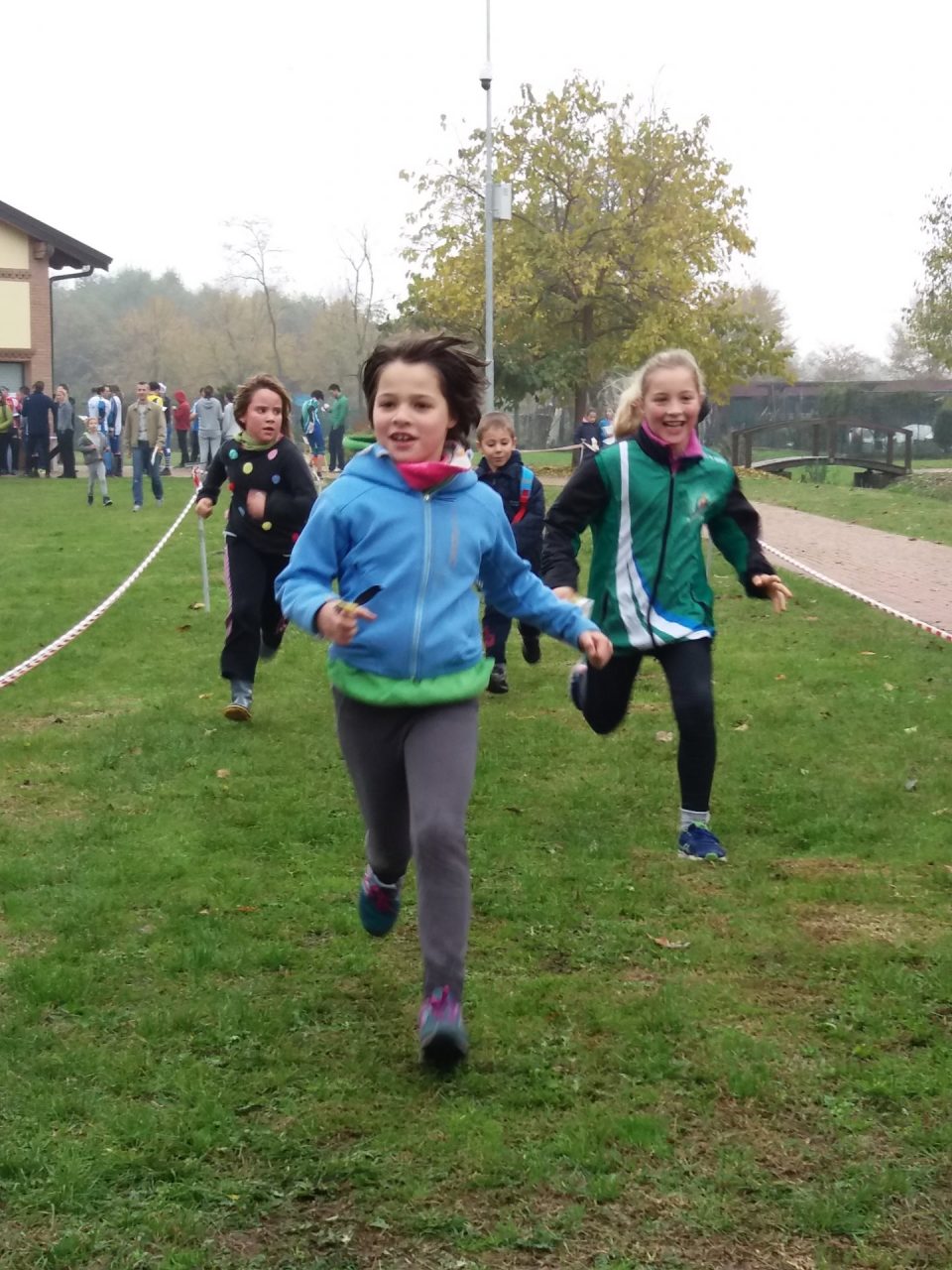Gli atleti del trofeo di orienteering “Lombardia Sprint Tour” in gara al Parco della Besozza