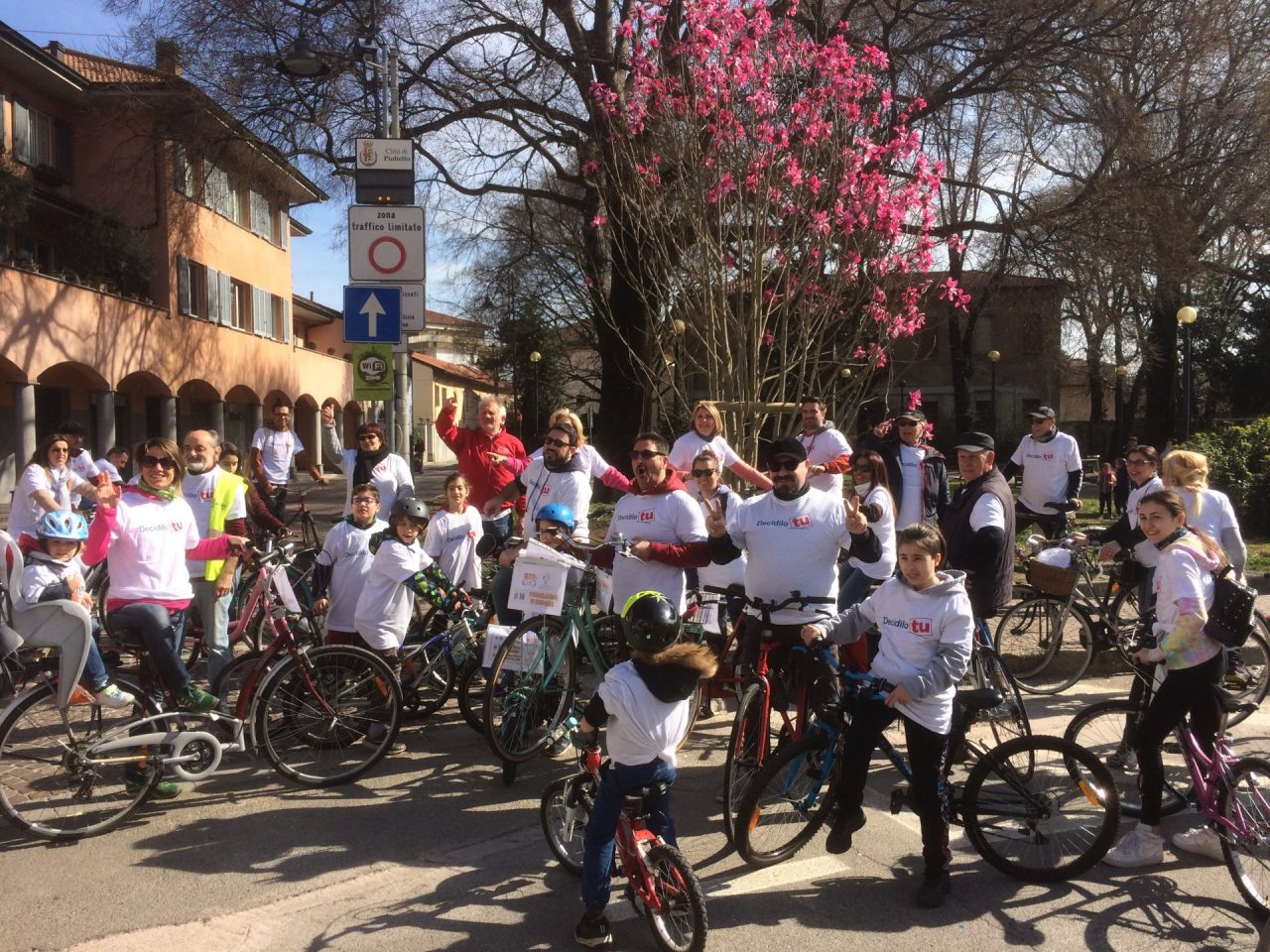 Bilancio partecipativo a Pioltello, cento ciclisti per “Decidilo tu”