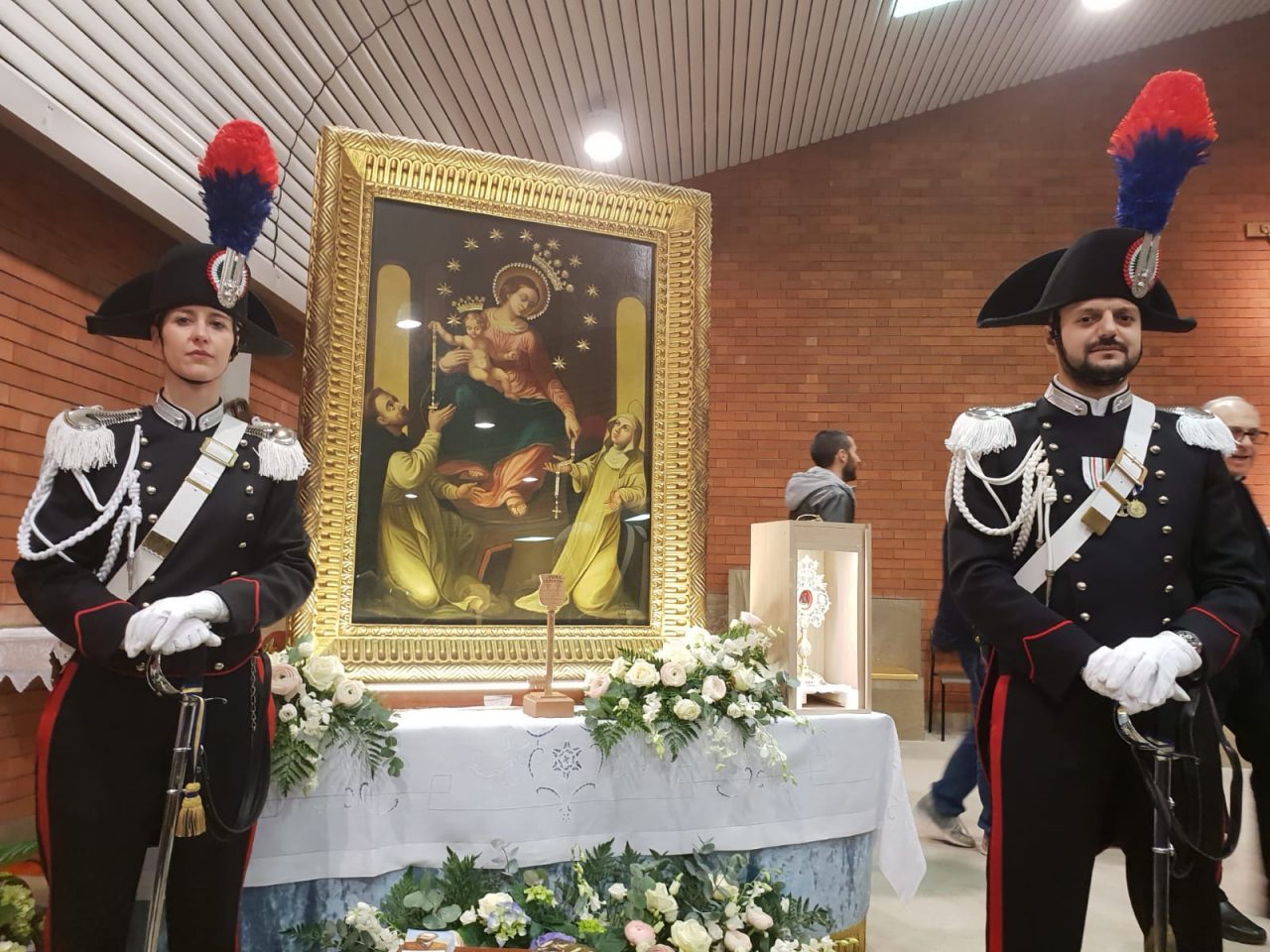 La Madonna pellegrina di Pompei richiama una folla a Cassina | FOTO