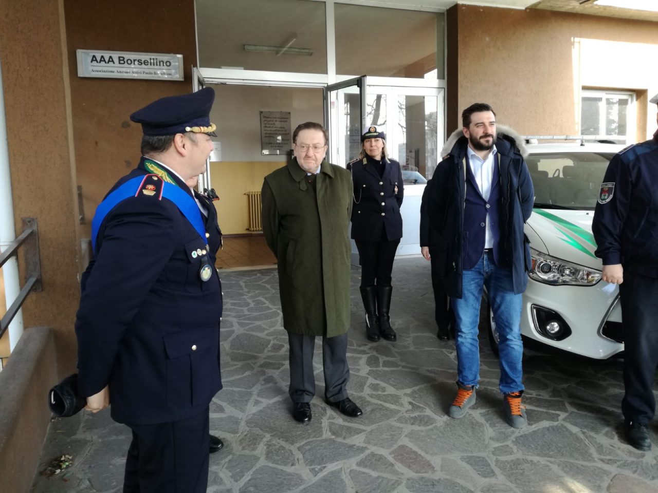 L'assessore regionale riccardo de corato in visita al comando di polizia locale di Cassina de pecchi e alla centrale operativa del sistema di videosorveglianza. presente il comandante alessio bosco e il sindaco massimo mandelli con il sindaco di pessano alberto villa