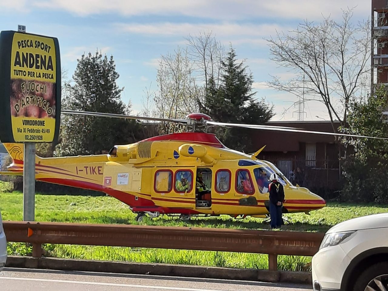 Investimento sulla Padana: arriva l’elisoccorso, donna in ospedale FOTO