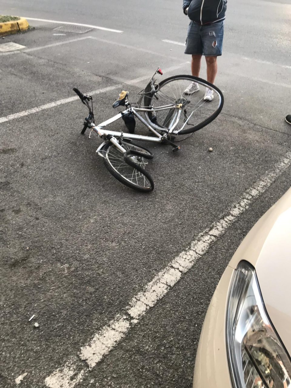 Ciclista investito da un Tir, è grave