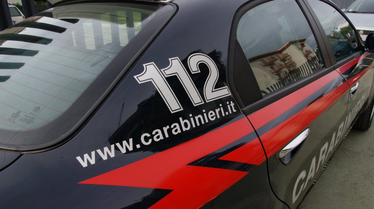 Paura in metro: ragazza dà in escandescenze e aggredisce il 118