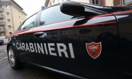 Blitz dei Carabinieri a scuola: droga infilata anche nei buchi dei muri