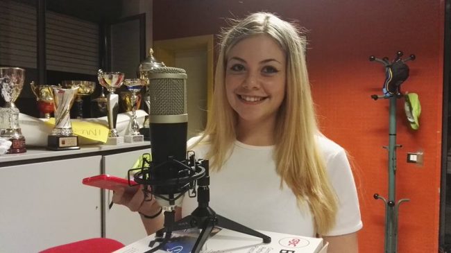 “Così distanti” l’ultimo singolo di Greta Lamay VIDEO