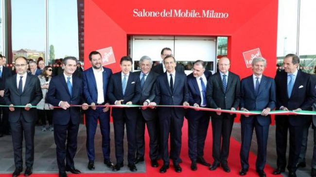 Salone del Mobile: al taglio del nastro presenti solo uomini