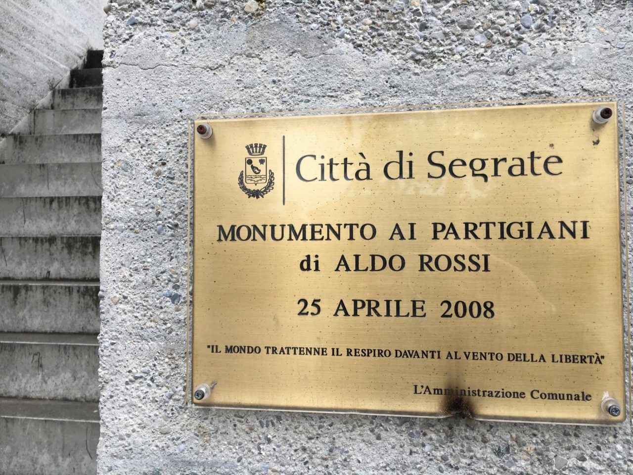 Monumento ai partigiani, sfregiata la targa