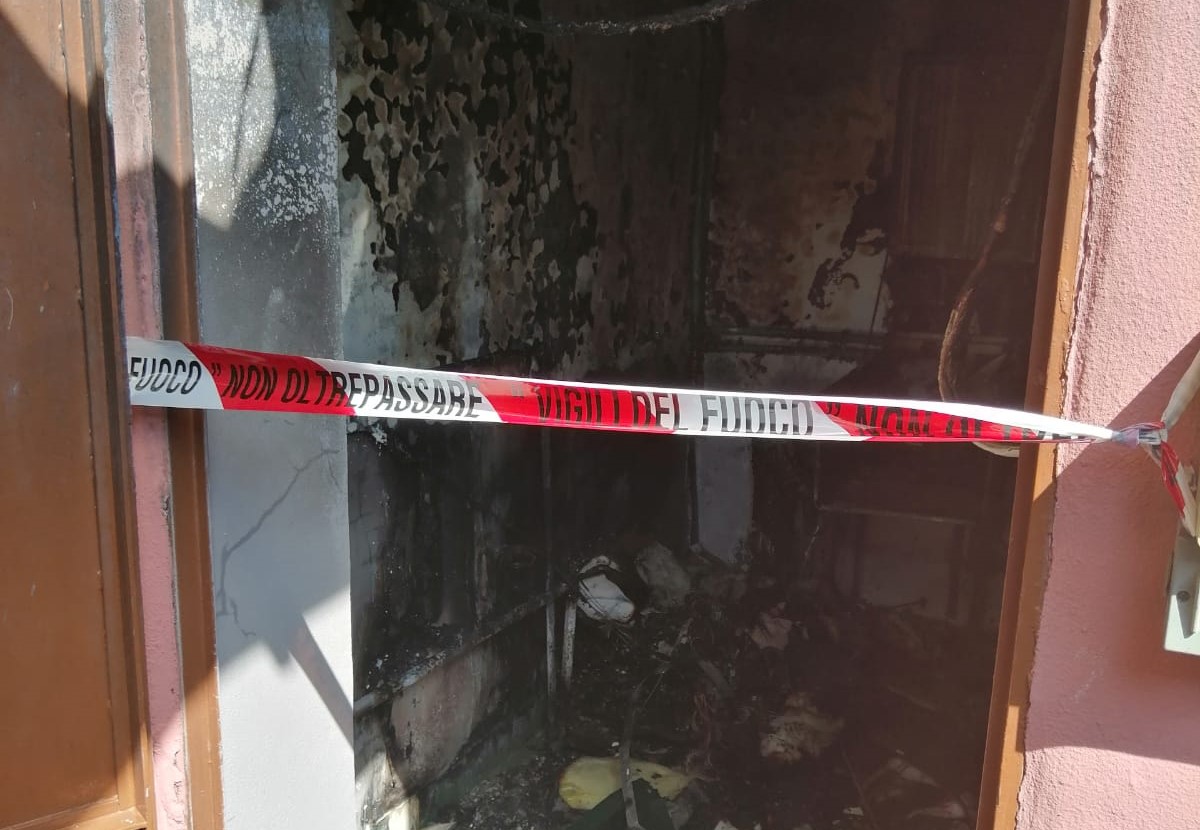 Anziana salvata dai carabinieri dall’incendio del suo appartamento