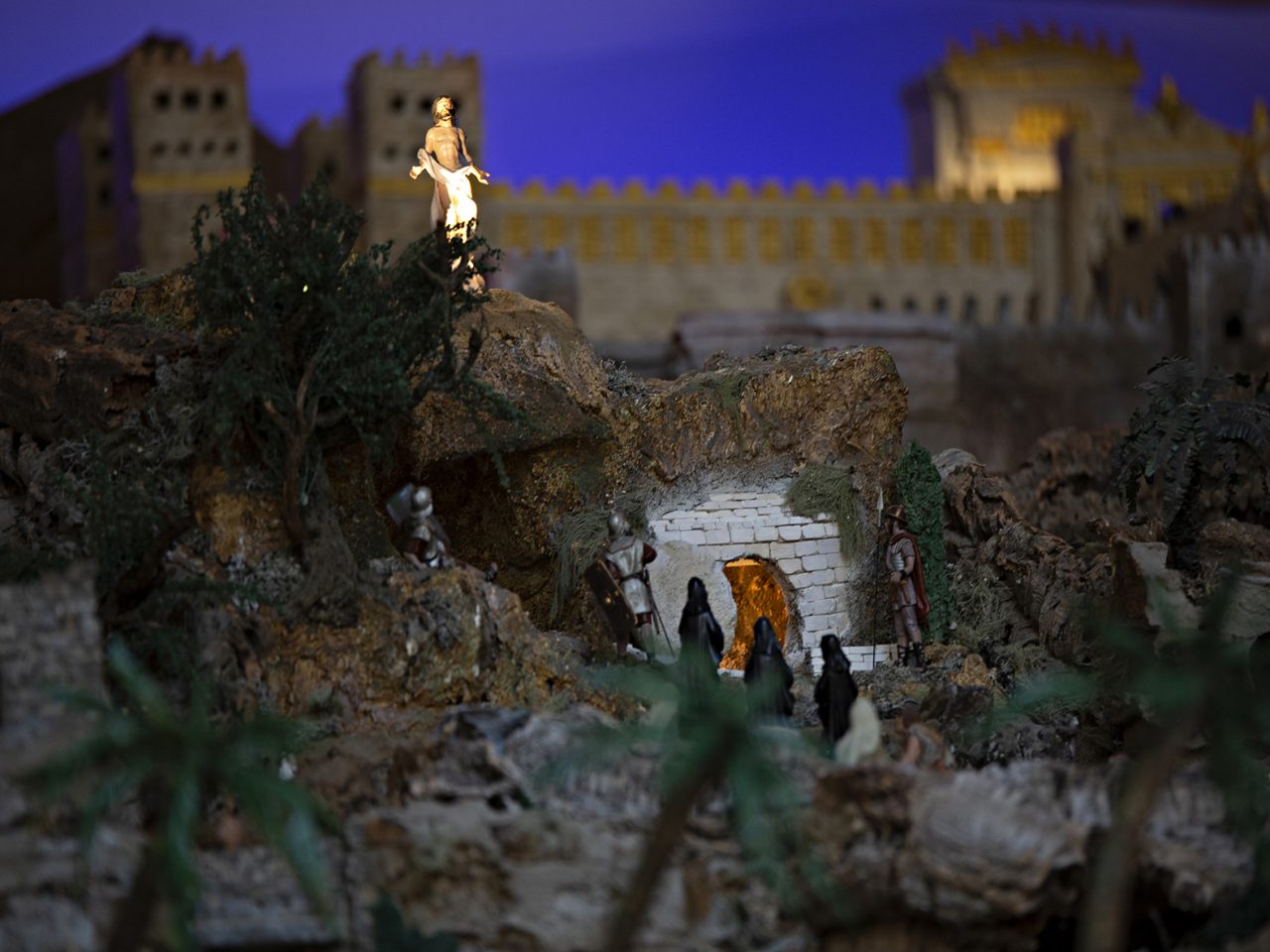 Al San Raffaele il monumentale presepe storico biblico di Pasqua