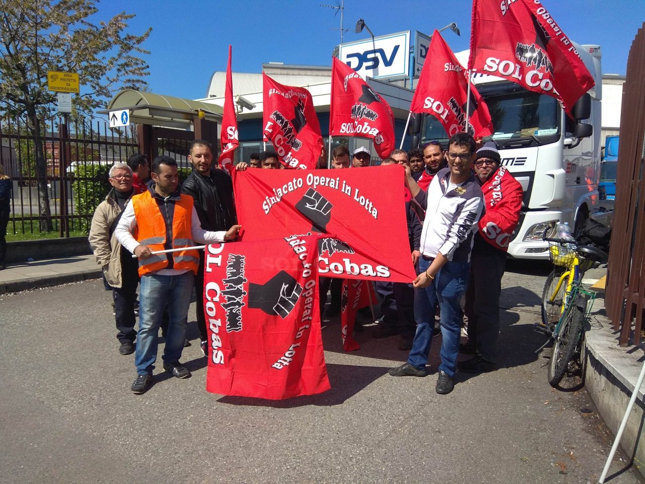 Mobilitazione a Pioltello camion bloccati. “Licenziamenti ingiusti”