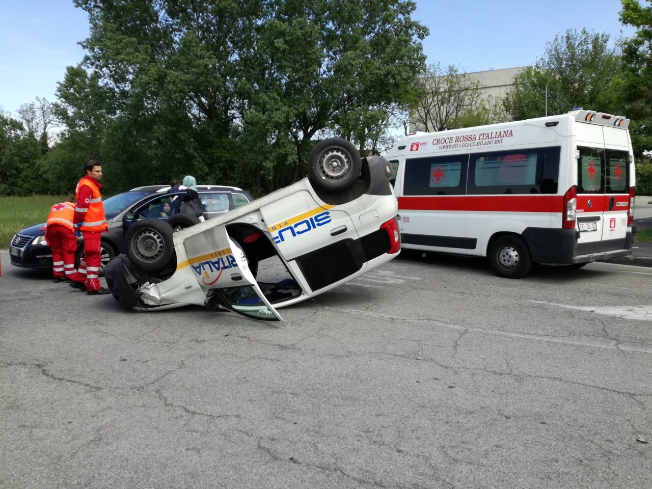 Auto si ribalta, arriva l’elisoccorso FOTO