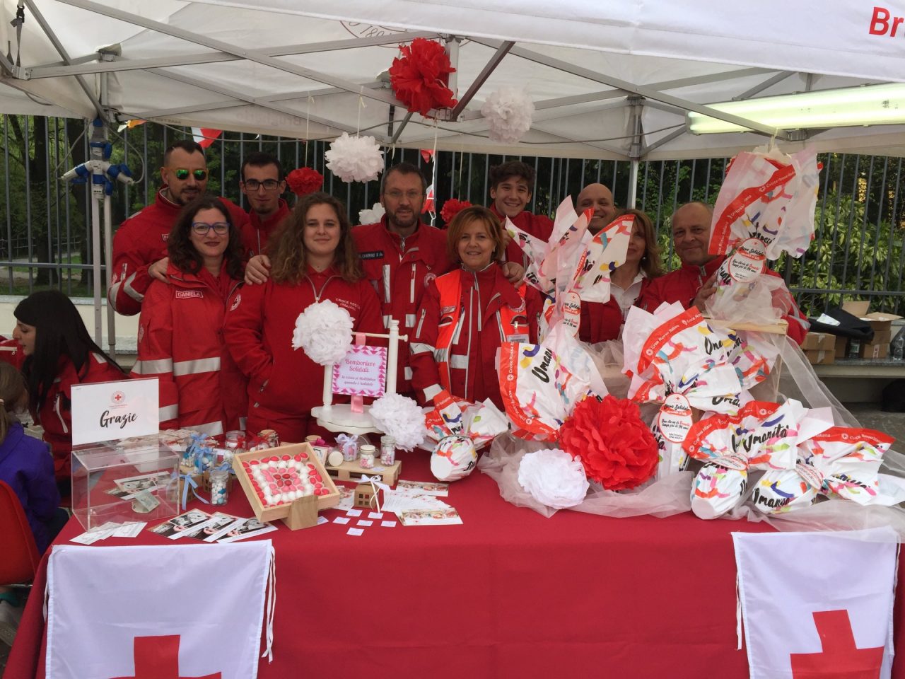 Brugherio VolontariAmo in piazza Roma stand delle associazioni