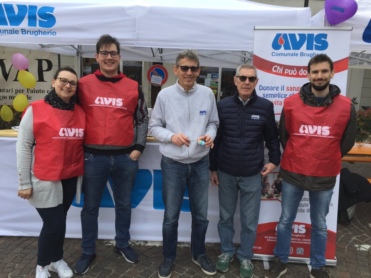 Brugherio VolontariAmo in piazza Roma stand delle associazioni