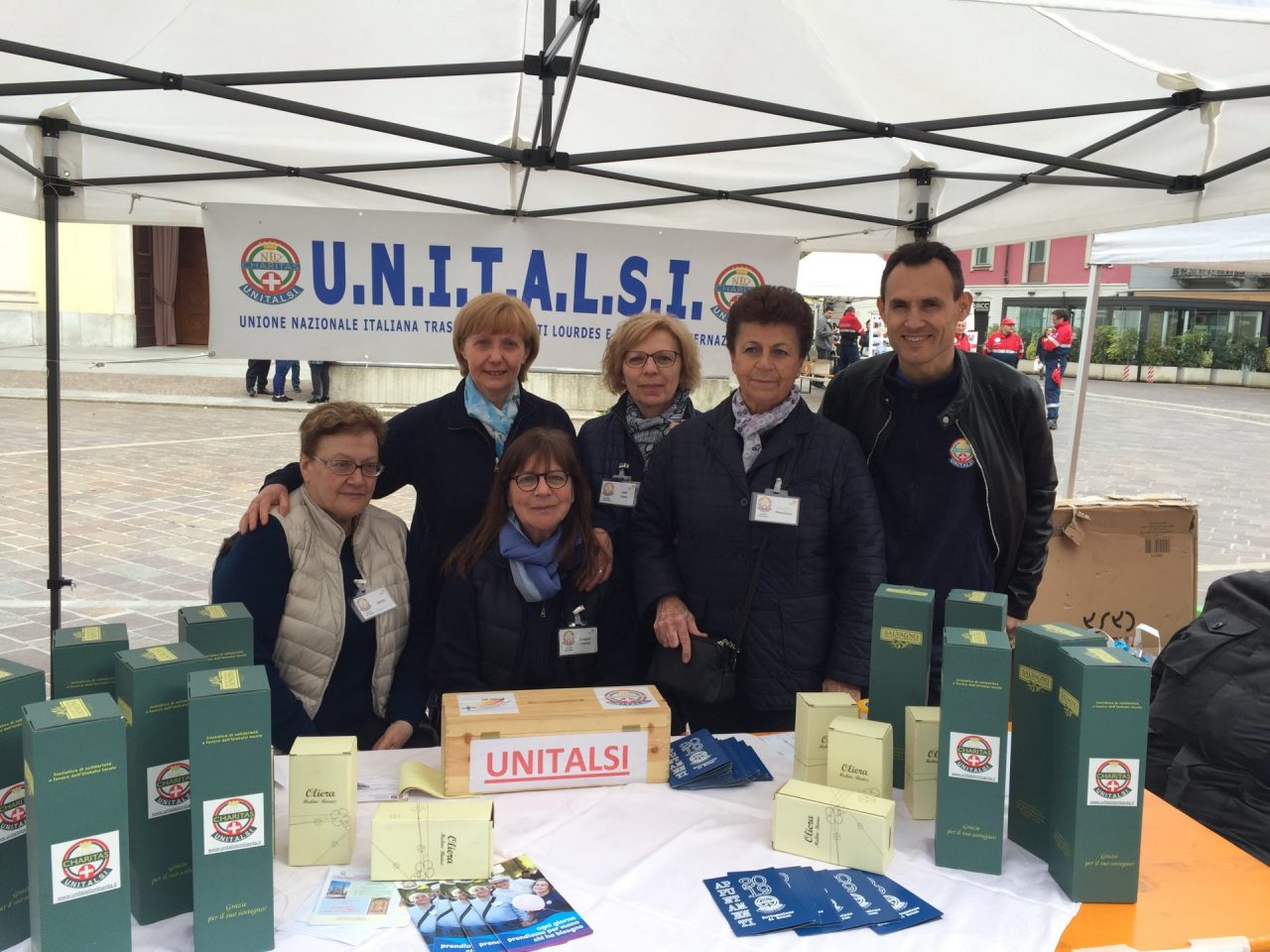 Brugherio VolontariAmo in piazza Roma stand delle associazioni