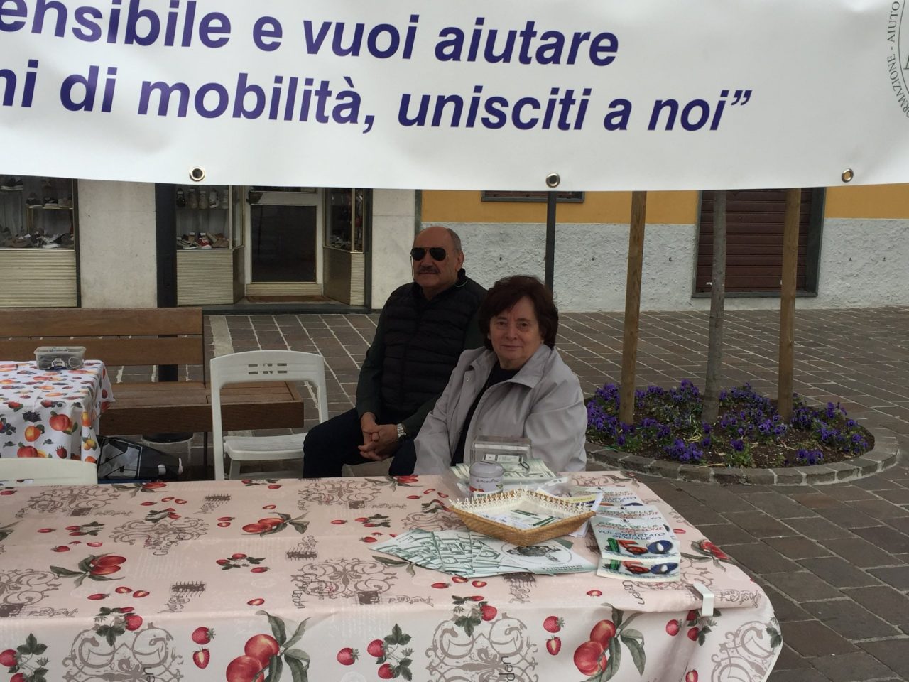 Brugherio VolontariAmo in piazza Roma stand delle associazioni