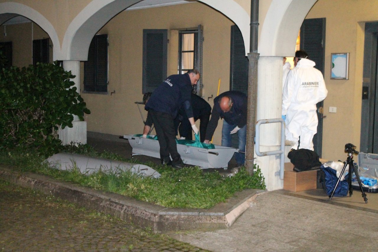 Badante morta in casa indagini in corso  nei mini alloggi comunali di Pioltello FOTO