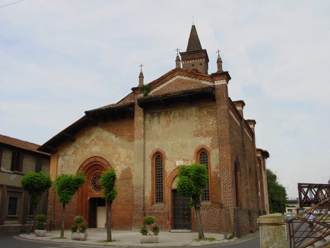 Prete s’impicca per errore pulendo le grondaie della chiesa