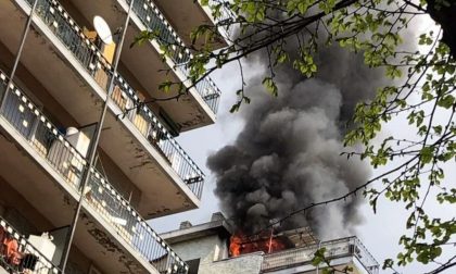 Incendio al Satellite evacuata una palazzina FOTO E VIDEO