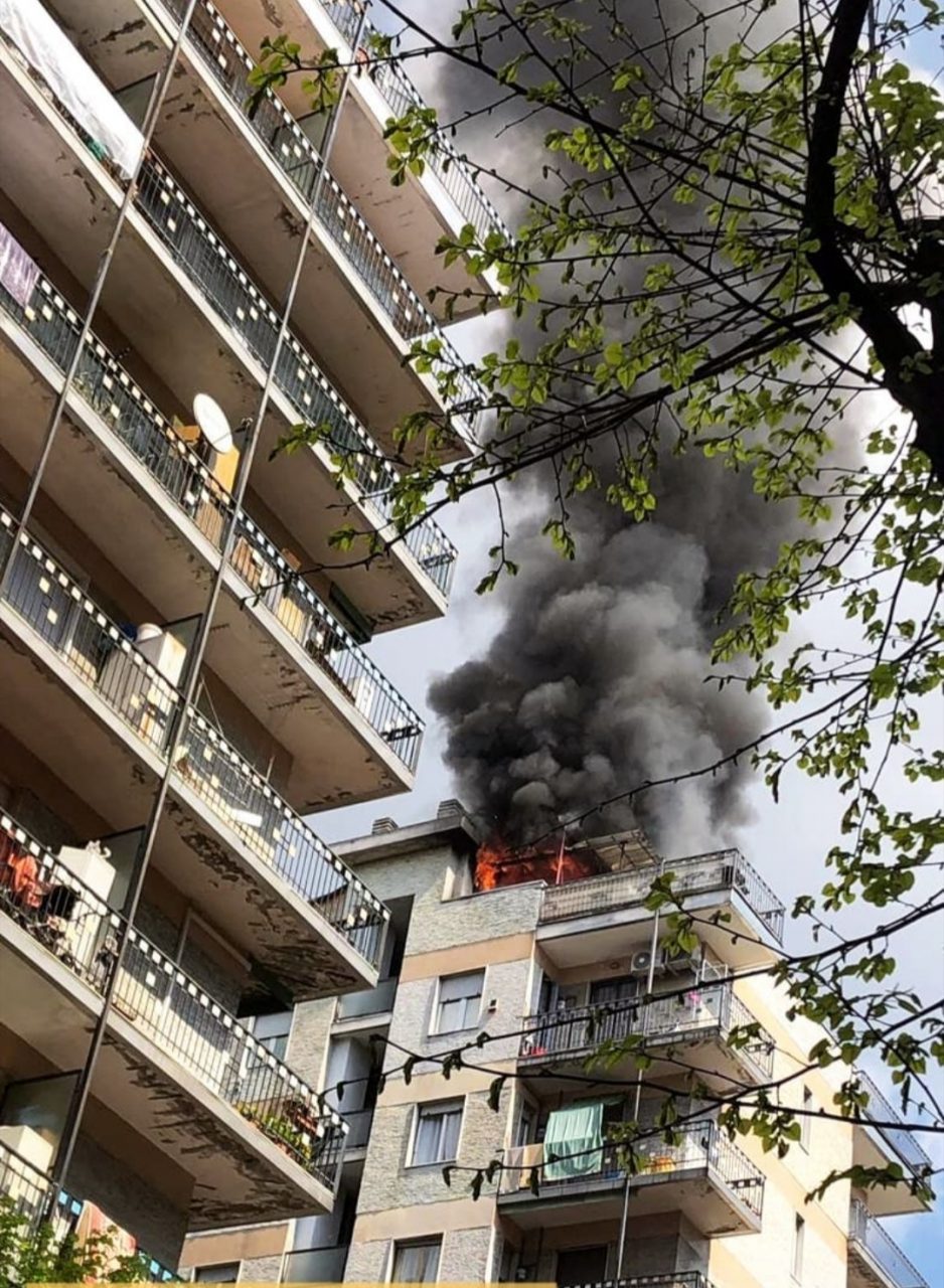 Incendio al Satellite evacuata una palazzina FOTO E VIDEO