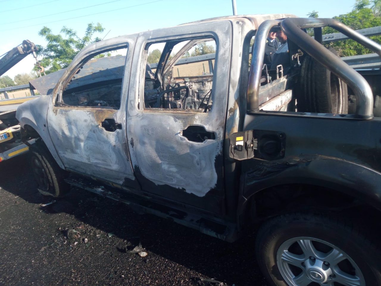 Incidente sulla Cassanese, auto prende fuoco RIAPRE LA STRADA (A UNA SOLA CORSIA)