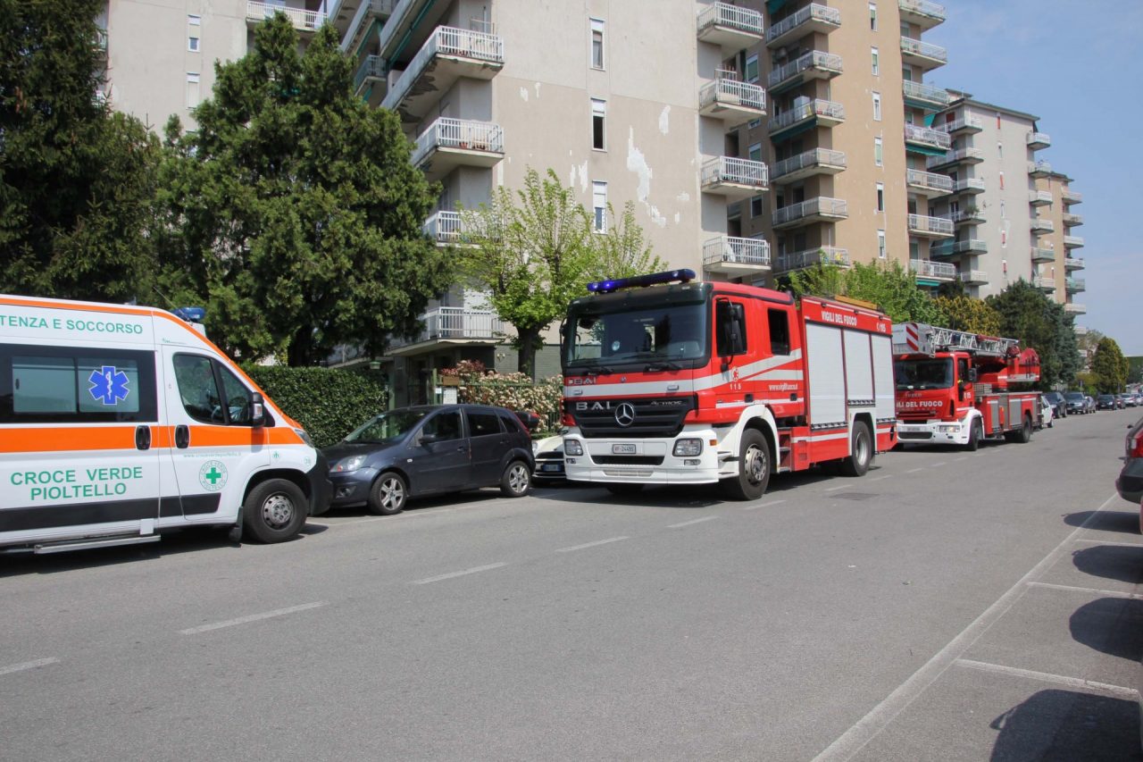 Ubriaca sul balcone: “Mi voglio buttare”