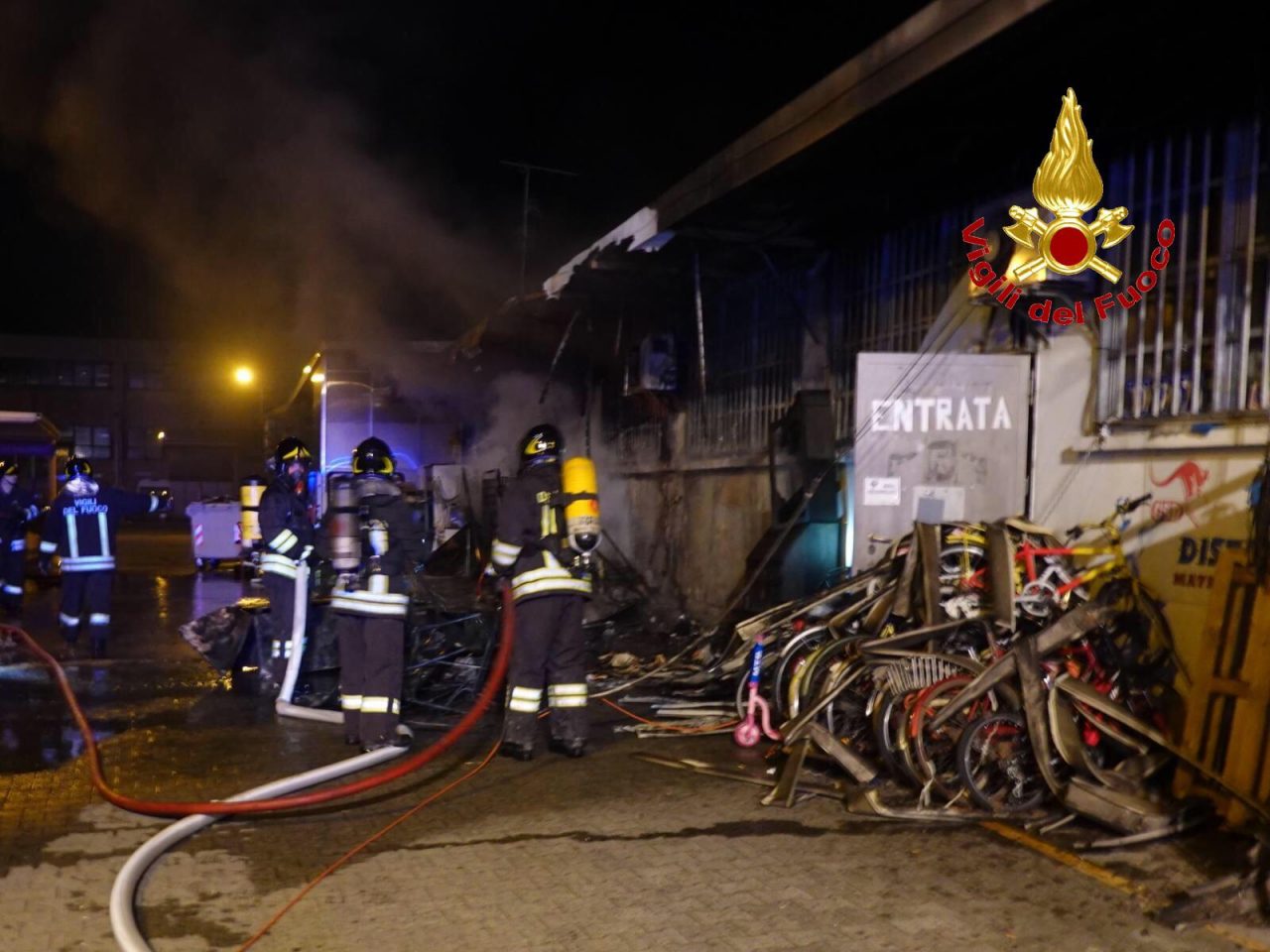 Incendio all’Outlet sulla Padana