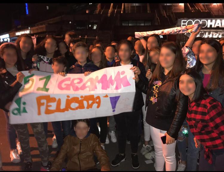 I 51 ragazzi dell’autobus sequestrato ospiti di Fedez al Mediolanum Forum di Assago FOTO