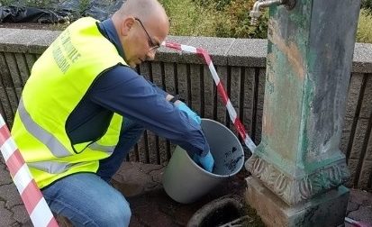 Benzina nella fontanella, a Gessate interviene il sindaco