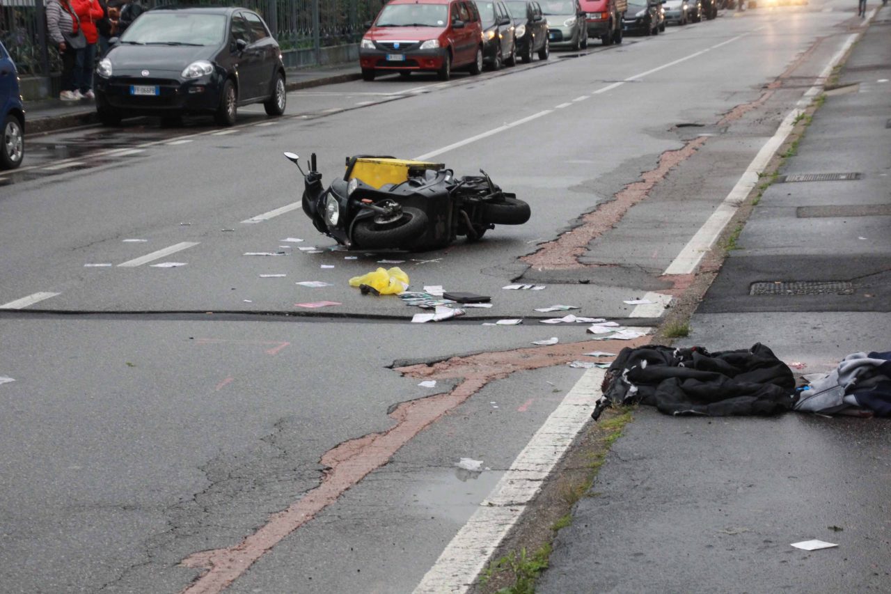 Incidente in moto a Pioltello, in coma pony express FOTO