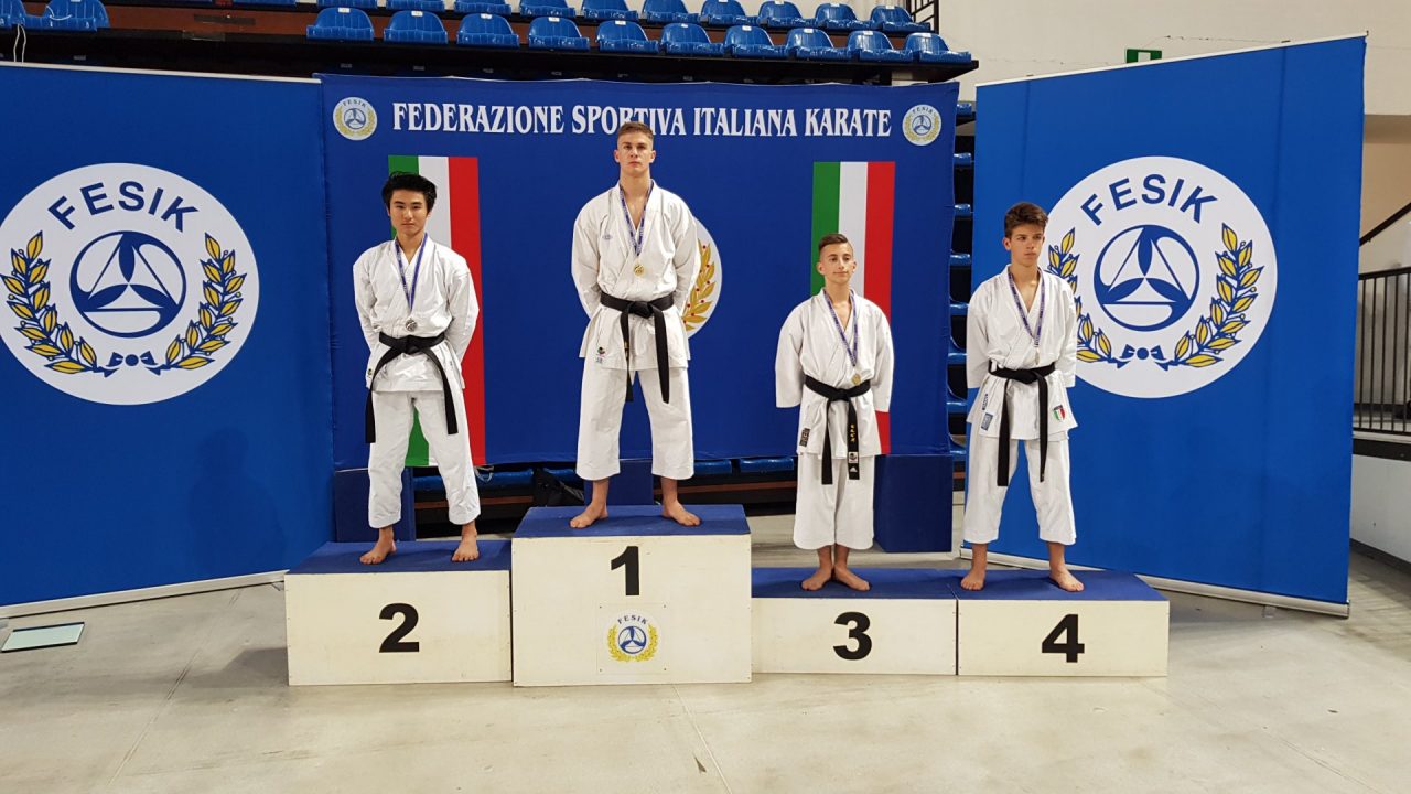 Titolo italiano di karate per il sant'Agata nipèpon club di cassina de pecchi ai campionati nazionali di rimini di karate