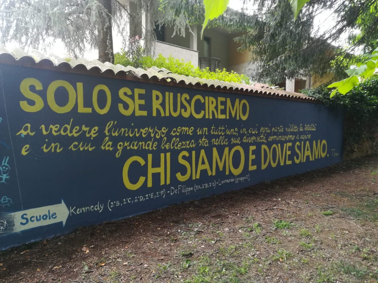 Brugherio nel parco di Villa Fiorita murale dipinto dai ragazzi delle scuole medie del territorio simbolo di integrazione