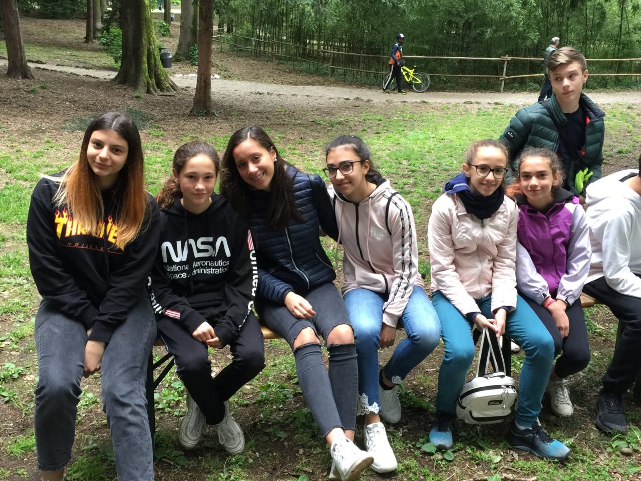 Brugherio Un muro che unisce nel parco di Villa Fiorita Murale dipinto dai ragazzi delle scuole medie del territorio simbolo di integrazione