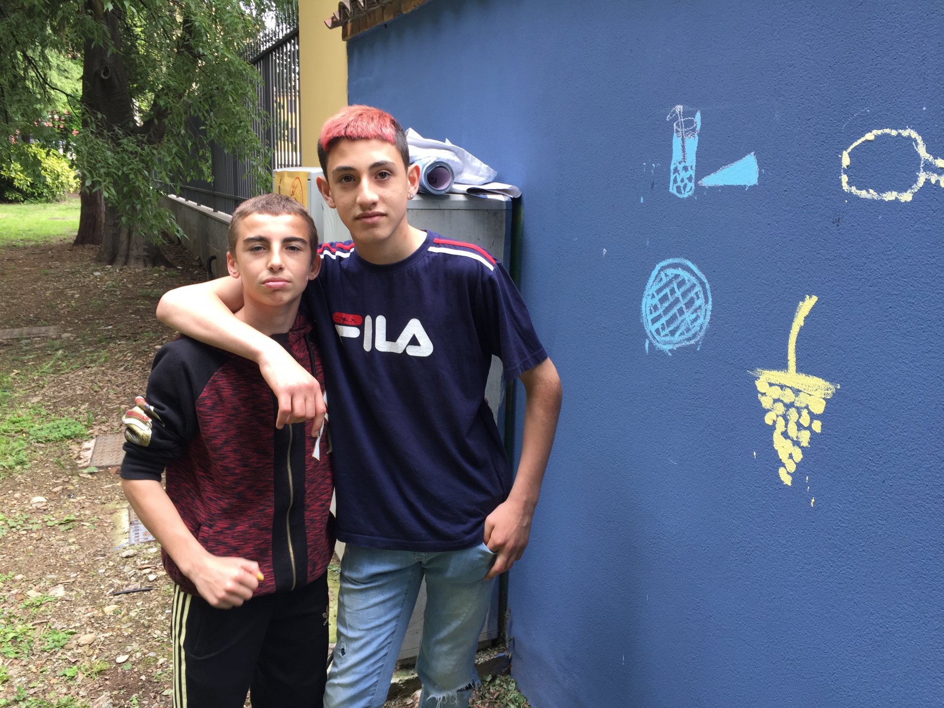 Brugherio nel parco di Villa Fiorita murale dipinto dai ragazzi delle scuole medie del territorio simbolo di integrazione