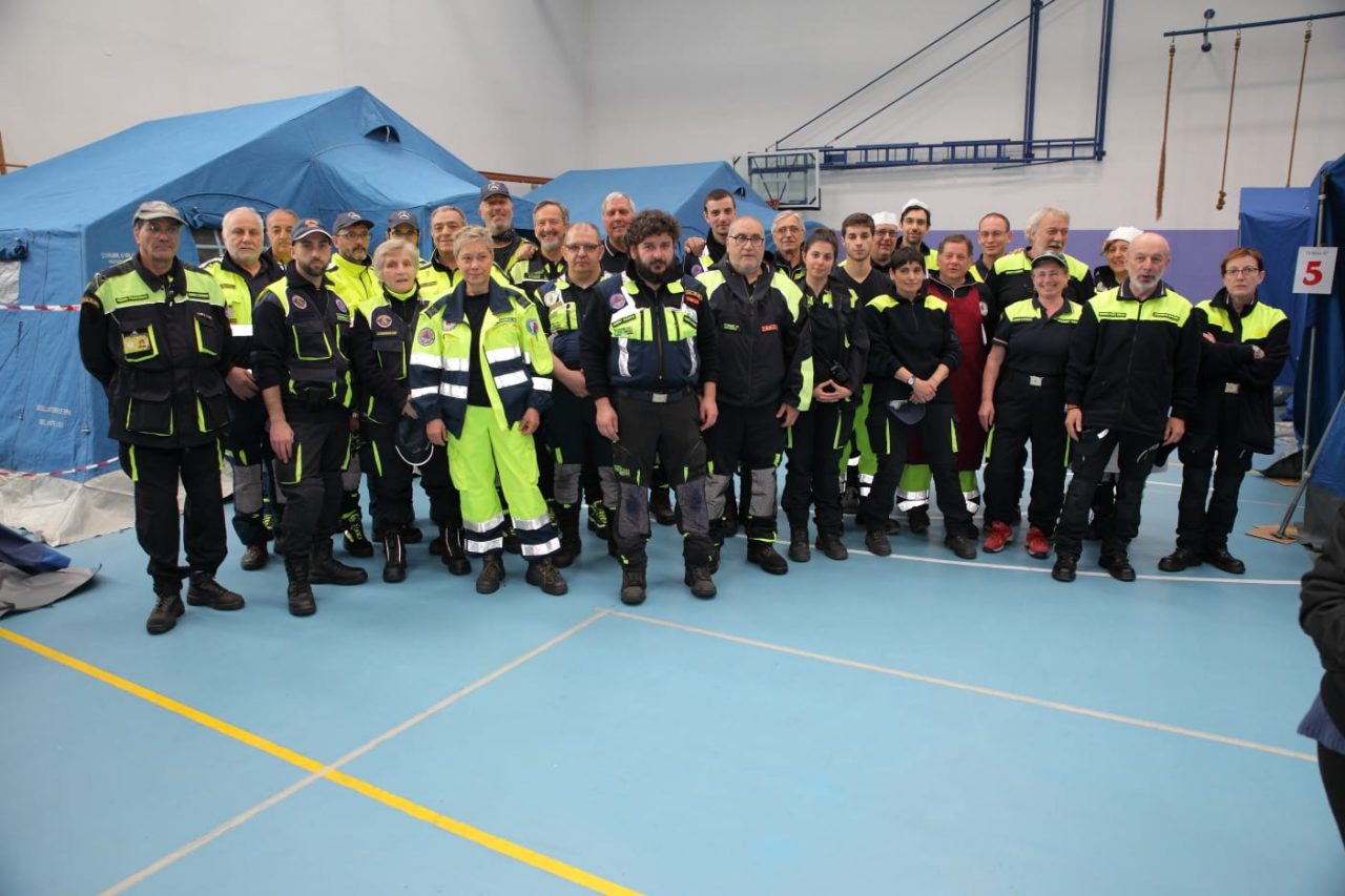 Bussero in campo per una notte con la Protezione civile bambini scuola primaria Monte Grappa